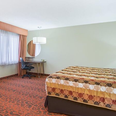 Super 8 By Wyndham Portales Motel Buitenkant foto