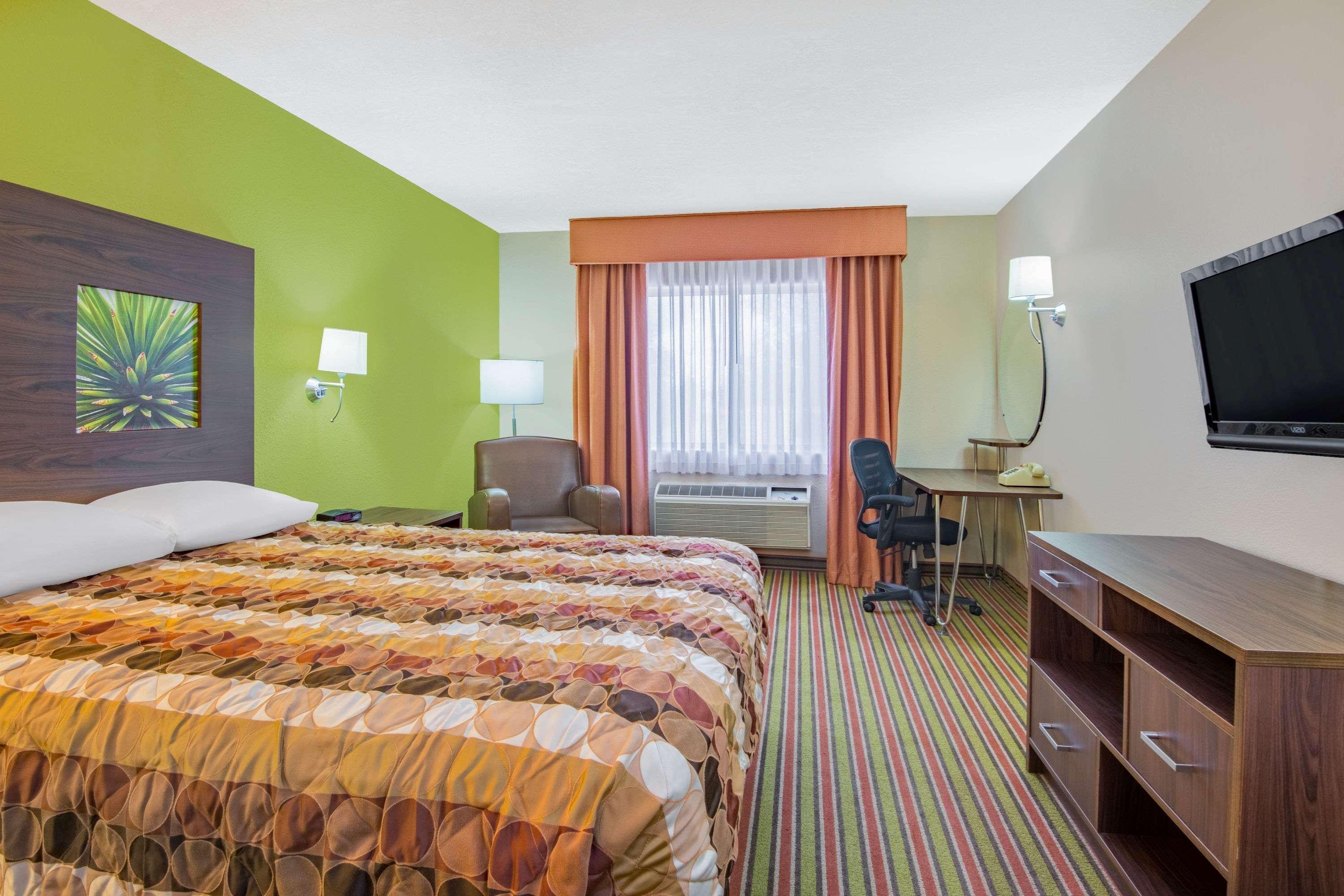 Super 8 By Wyndham Portales Motel Buitenkant foto