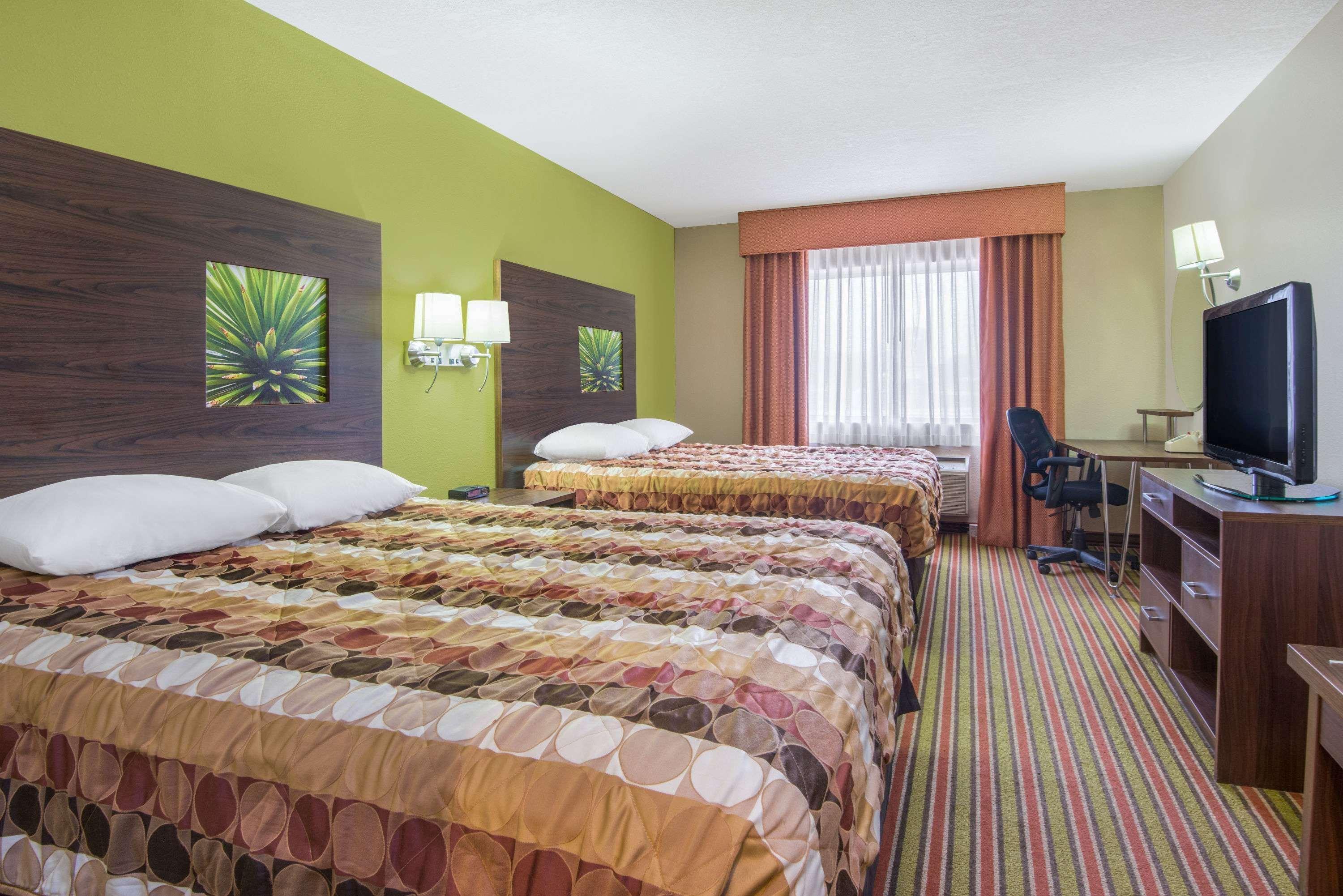 Super 8 By Wyndham Portales Motel Buitenkant foto