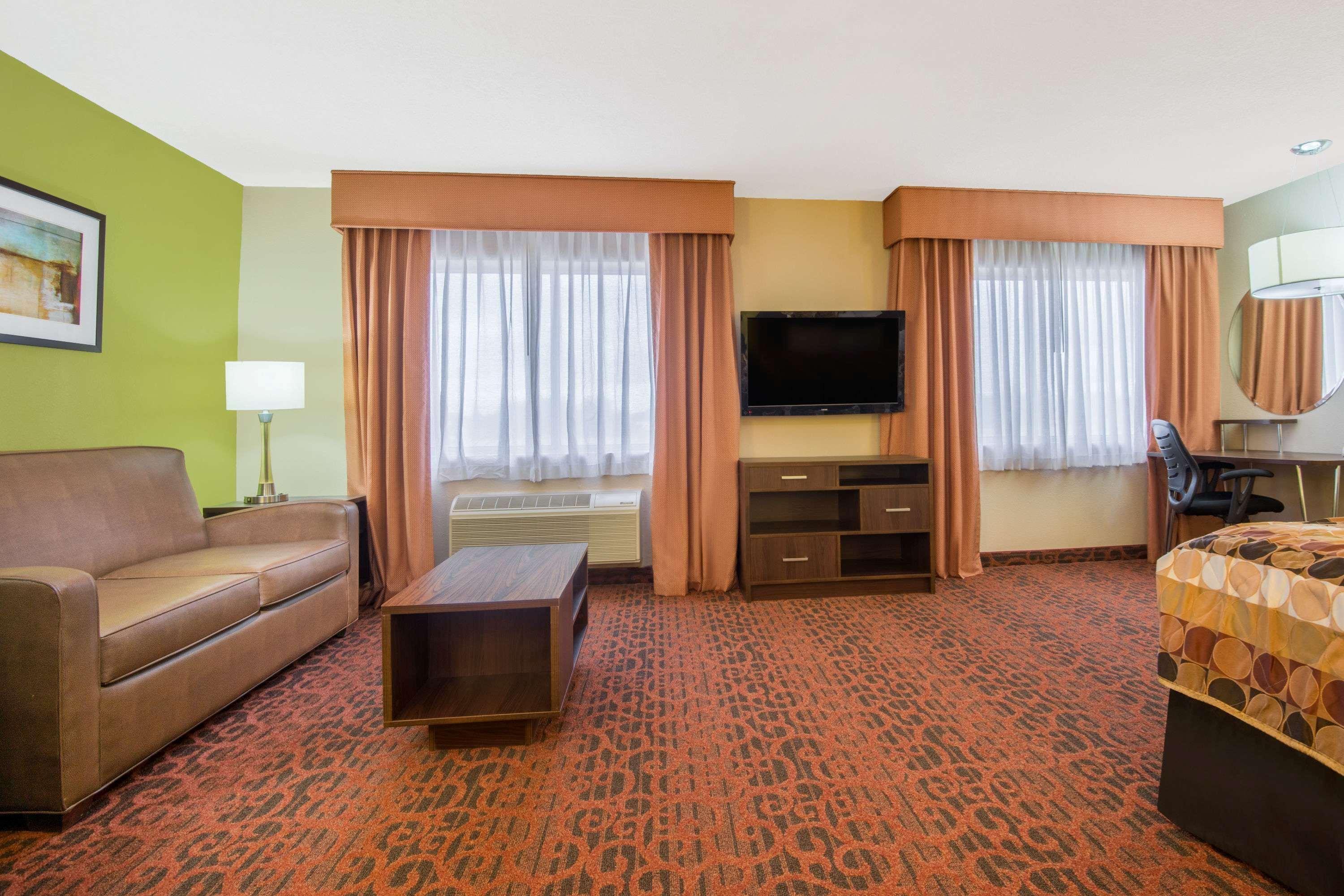 Super 8 By Wyndham Portales Motel Buitenkant foto