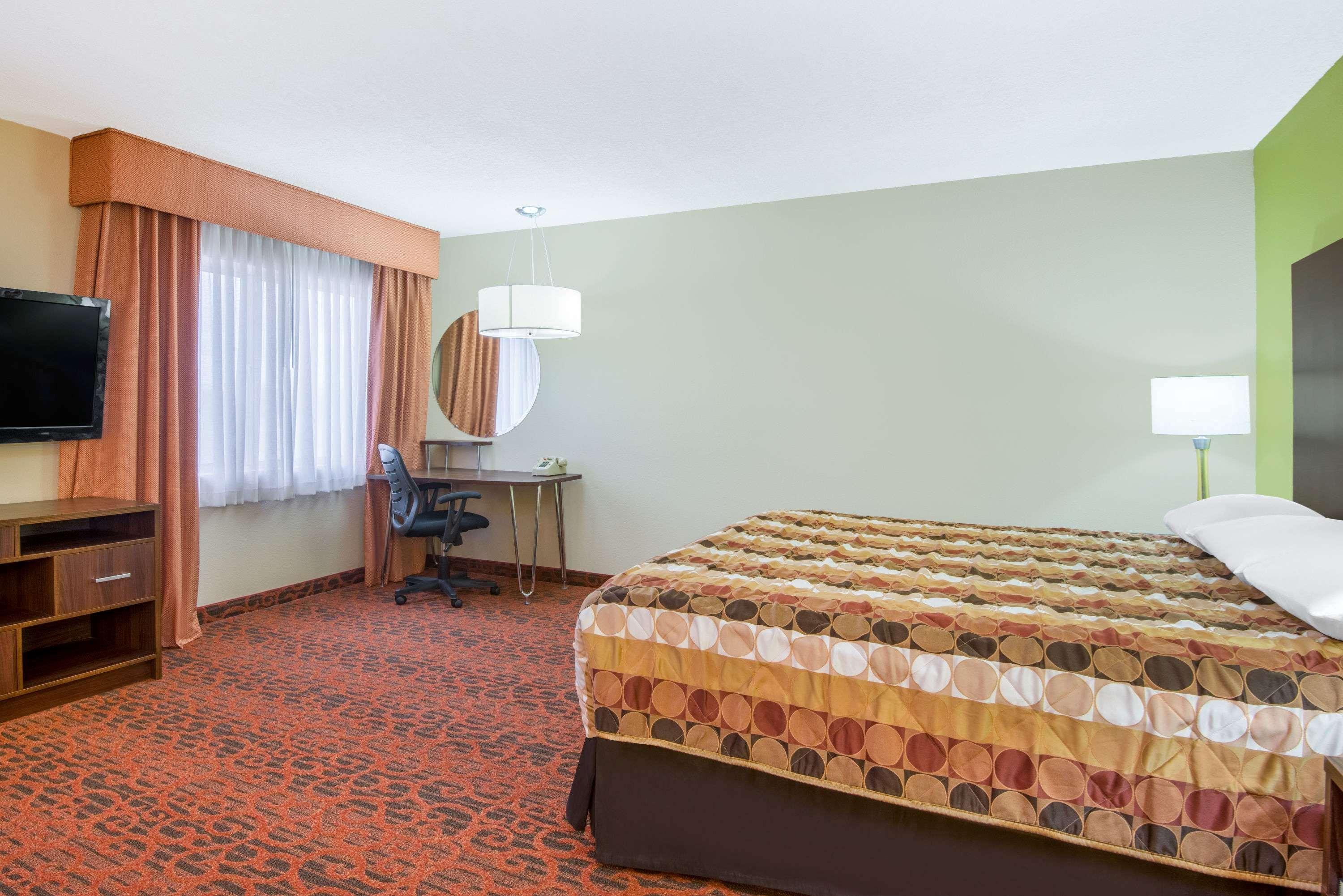 Super 8 By Wyndham Portales Motel Buitenkant foto