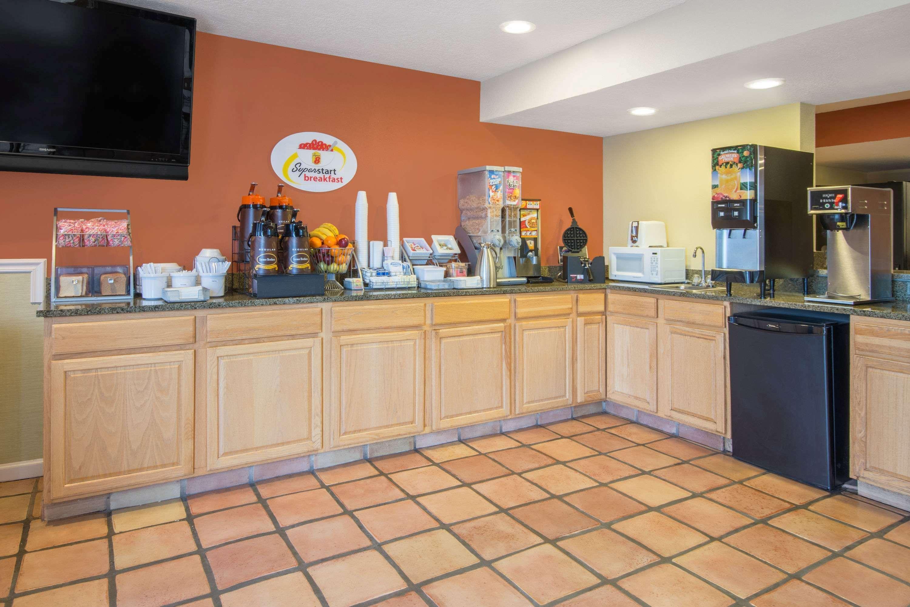 Super 8 By Wyndham Portales Motel Buitenkant foto