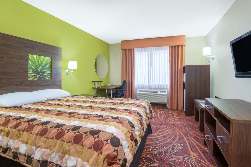 Super 8 By Wyndham Portales Motel Buitenkant foto